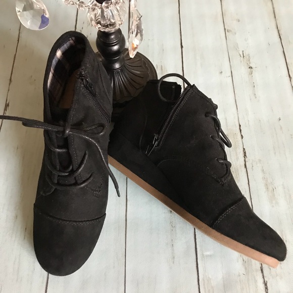 Mad Love Shoes - Black suede tie up booty